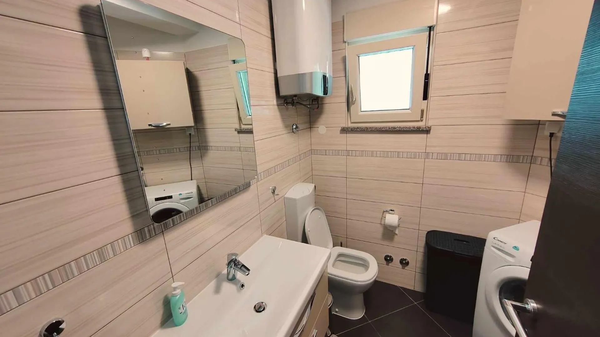 Apartman Patrik-Comfortable And Beautiful Apartment With Pool Pula