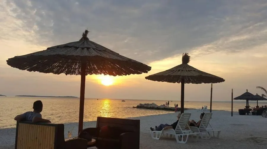 Apartman Patrik-Comfortable And Beautiful Apartment With Pool Pula