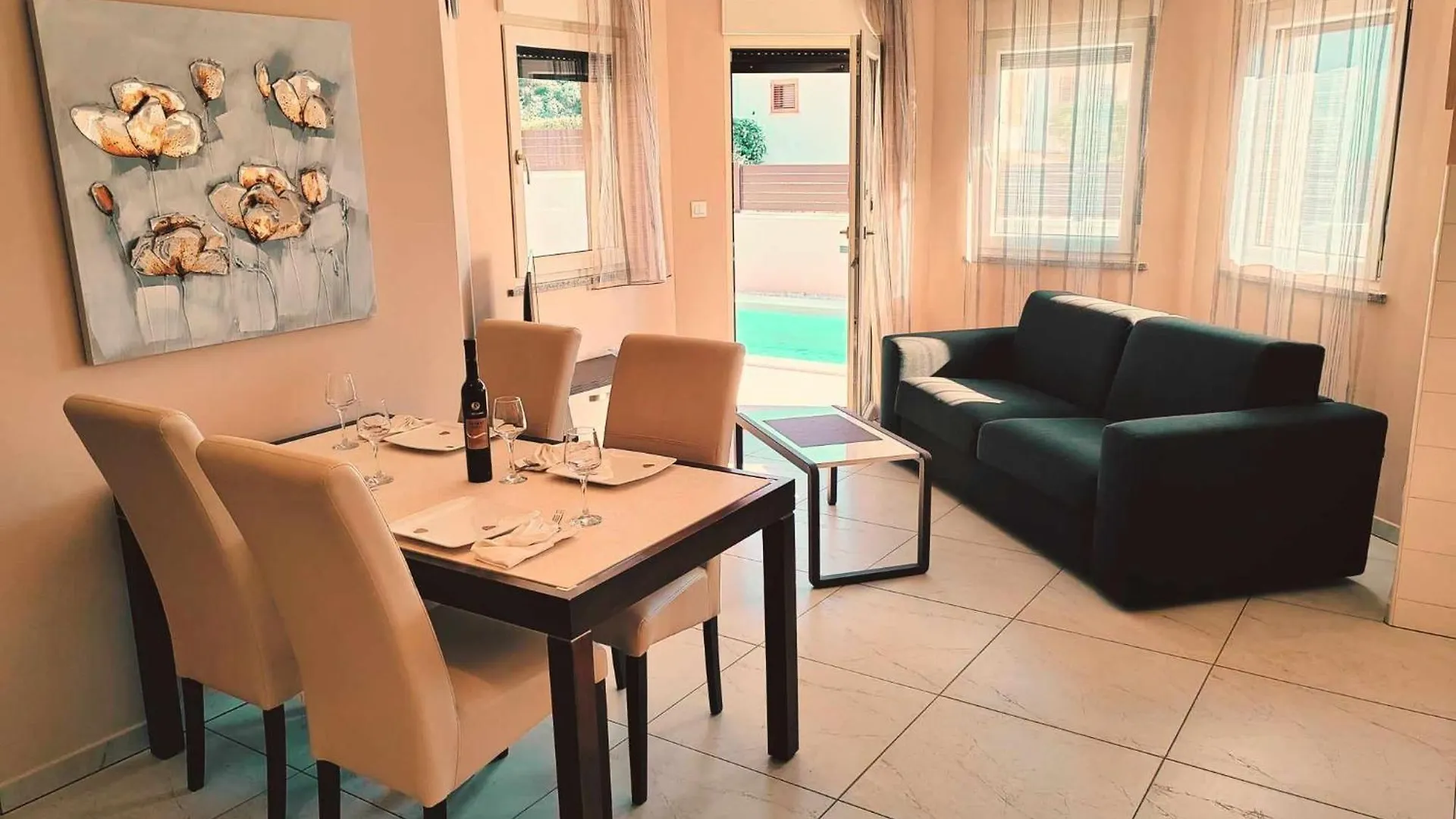 Apartman Patrik-Comfortable And Beautiful Apartment With Pool Pula