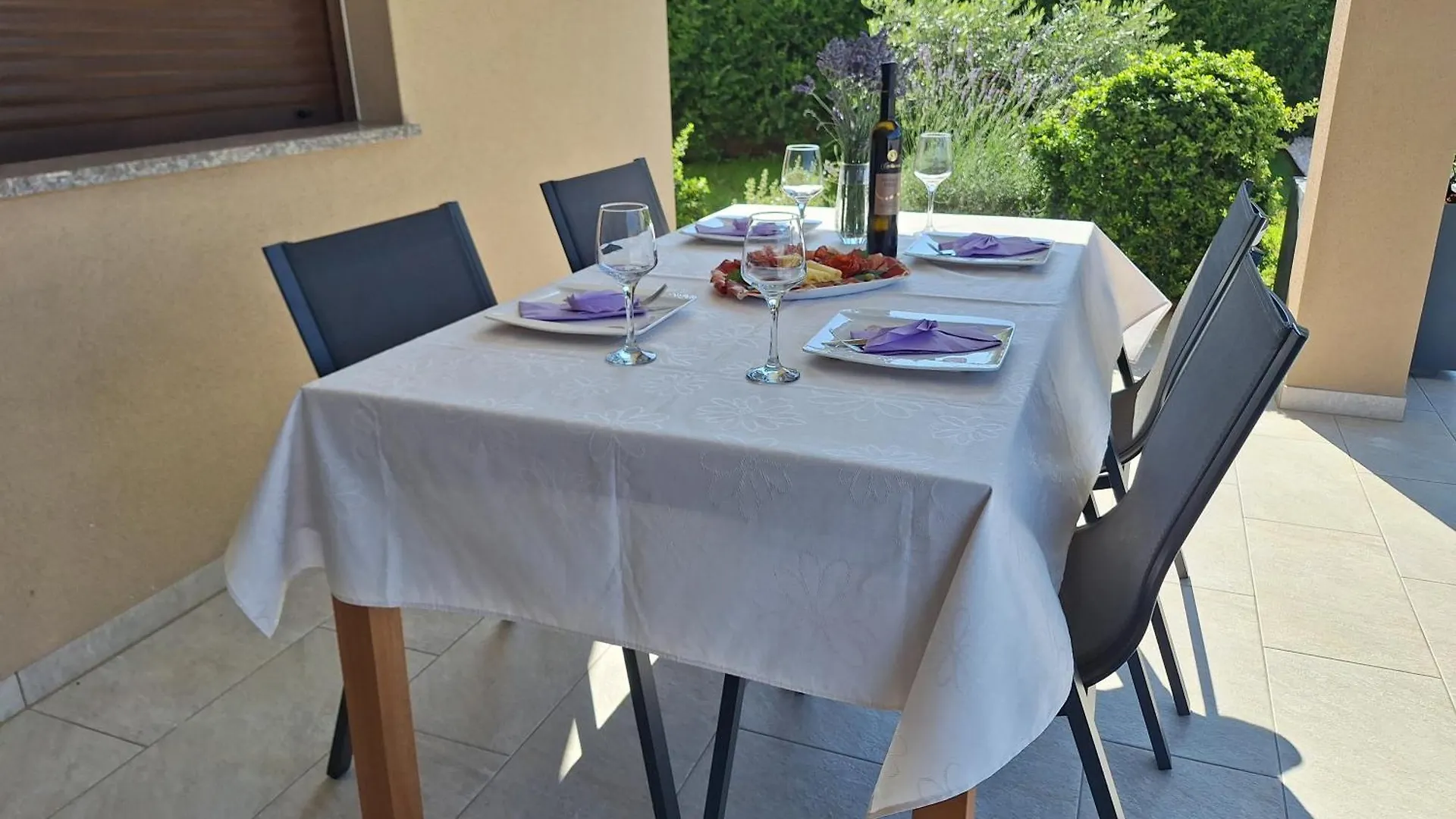 Apartman Patrik-Comfortable And Beautiful Apartment With Pool Pula