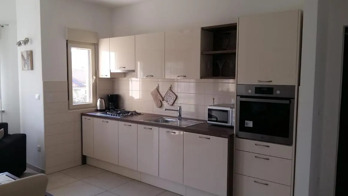 Apartman Patrik-Comfortable And Beautiful Apartment With Pool Pula